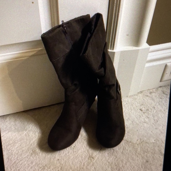 Faded Glory Women’s 8 Boots w/3” Heels - Picture 3 of 3